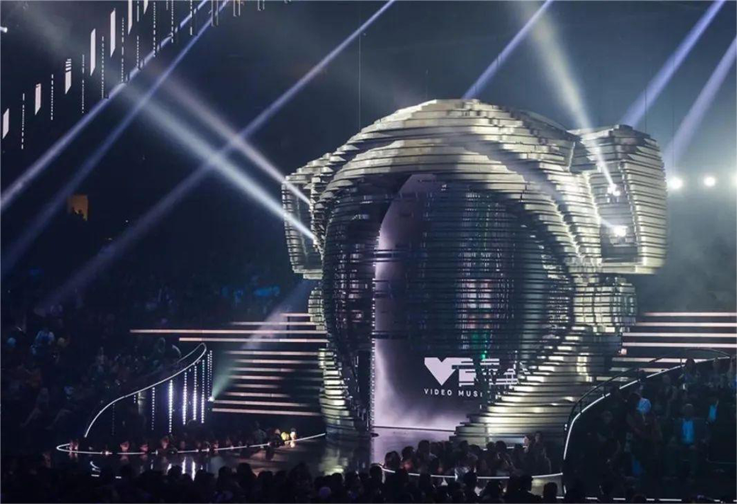 快来看国外2023年MTV音乐大奖颁奖典礼舞台灯光设计